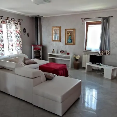 Chez Nicole Apartment